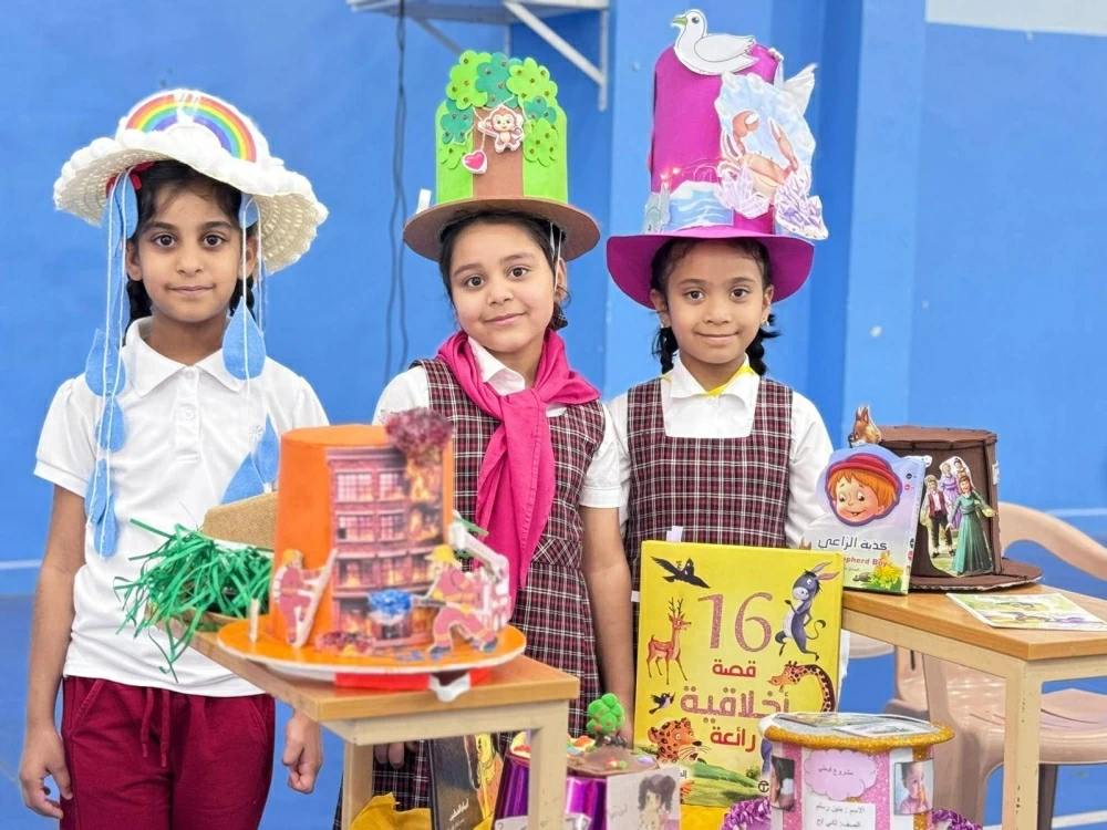 مدرسة غرناطة الابتدائية تنظم معرضًا لأعمال 28 طالبة موهوبة