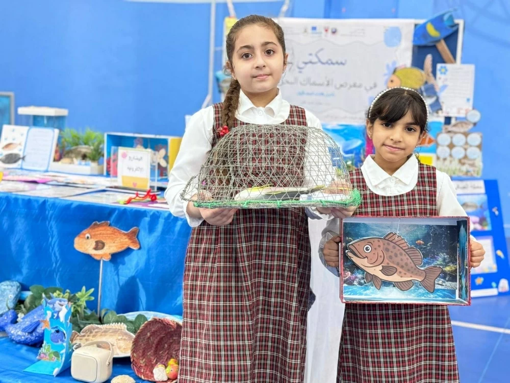 مدرسة غرناطة الابتدائية تنظم معرضًا لأعمال 28 طالبة موهوبة