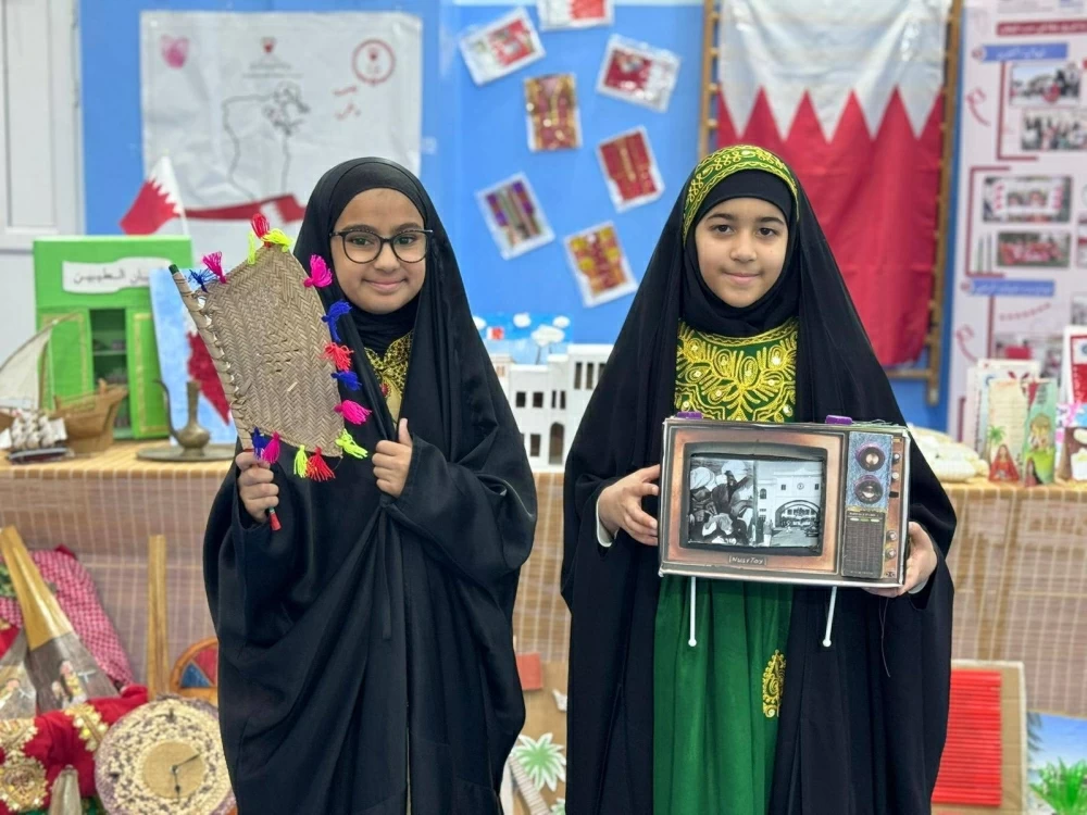 مدرسة غرناطة الابتدائية تنظم معرضًا لأعمال 28 طالبة موهوبة