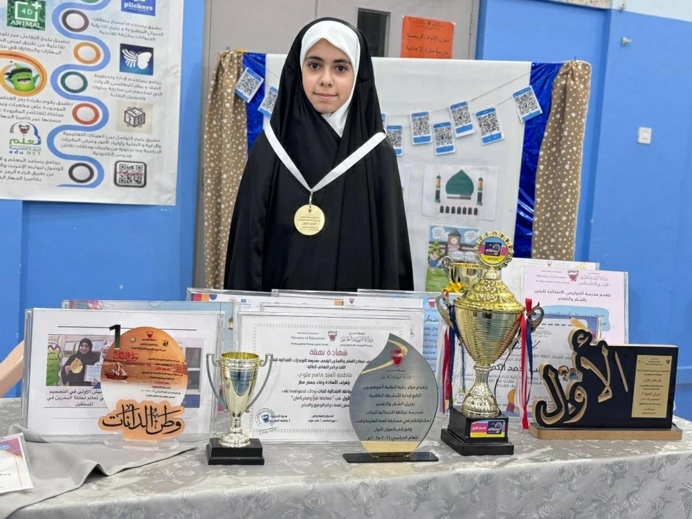 مدرسة غرناطة الابتدائية تنظم معرضًا لأعمال 28 طالبة موهوبة