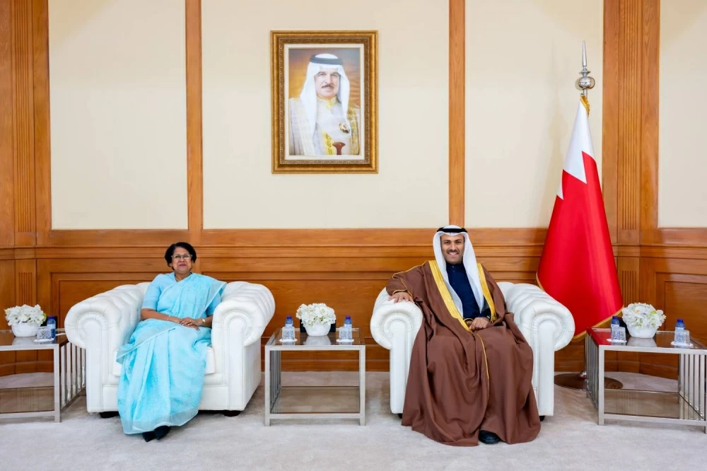 وزير الإعلام يستقبل سفيرة سريلانكا ويؤكد على علاقات الصداقة والتعاون