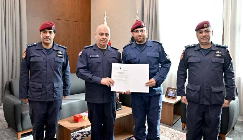 رئيس الشرطة يكرم شرطيين تقديراً لقيامهما بإنقاذ طفلة تعرضت للغرق