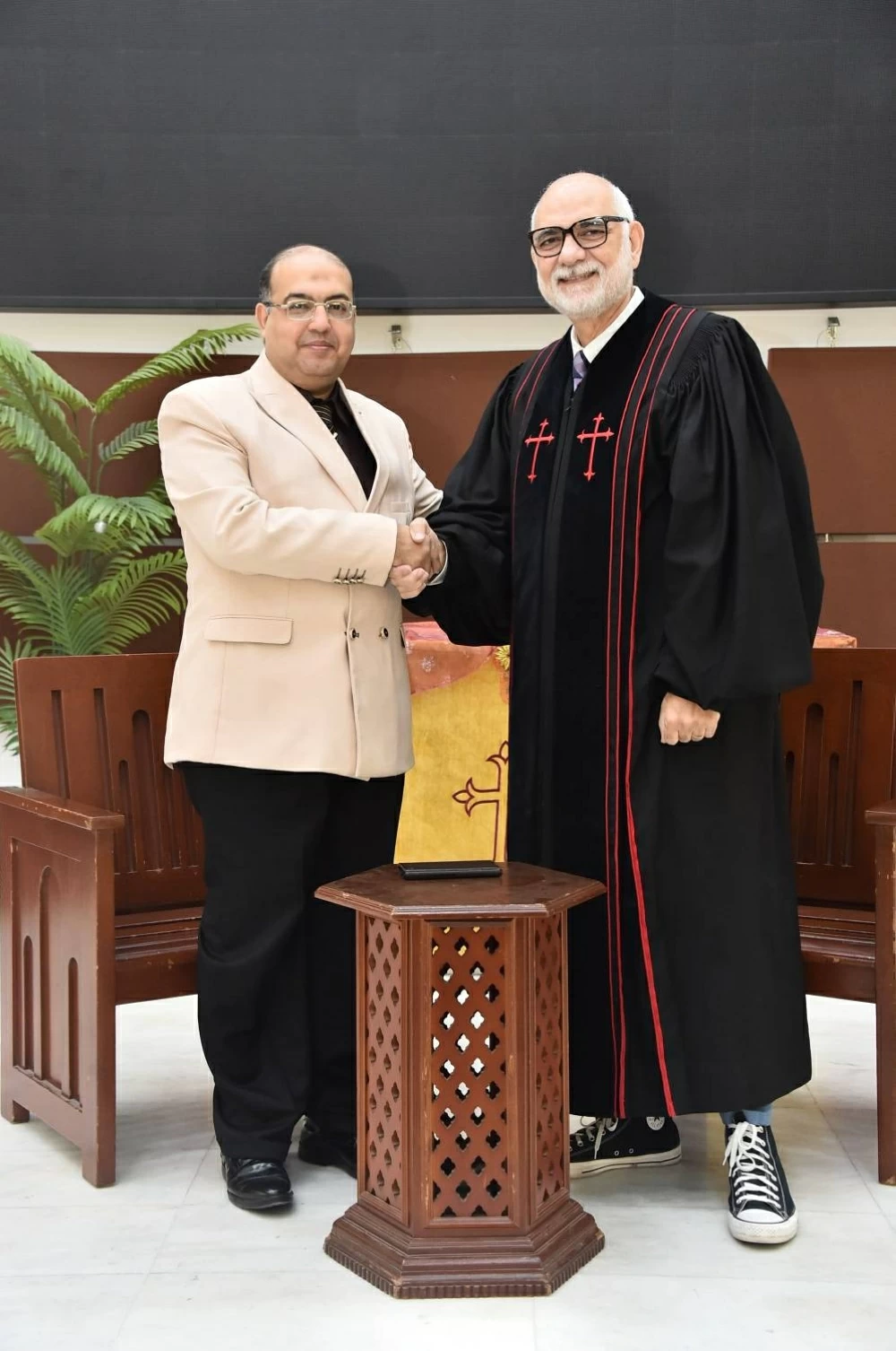 القس هاني عزيز لـ"الوطن": المسيحيون في البحرين ينعمون بالحرية الكاملة في العقيدة والعبادة بظل رعاية الملك