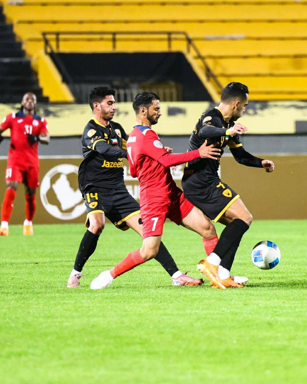 سترة يسقط أمام القادسية الكويتي بثنائية ويعقّد موقفه في دوري أبطال الخليج