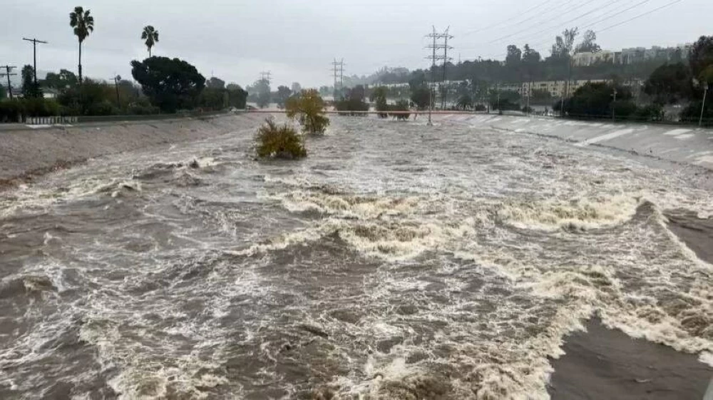 سيول تجتاح جنوب كاليفورنيا جراء ظاهرة العاصفة النهرية الجوية