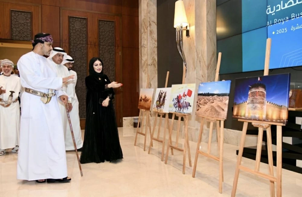 سفير البحرين في مسقط يشارك في حفل تكريم المملكة كضيف شرف بجائزة الرؤية الاقتصادية