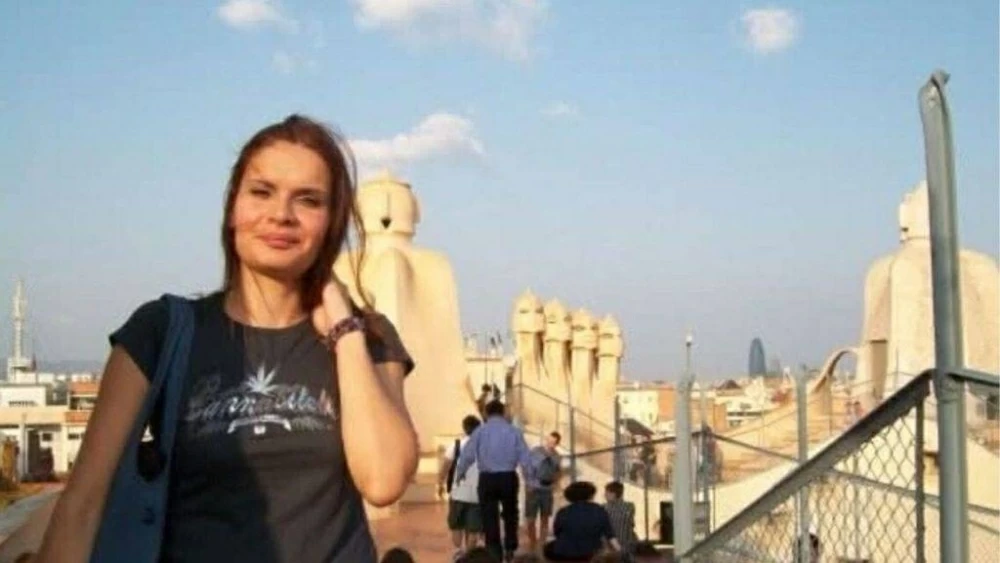 من السيدة اليونانية التي لقيت حتفها في حادثة رئيس الأركان الليبي محمد الحداد؟