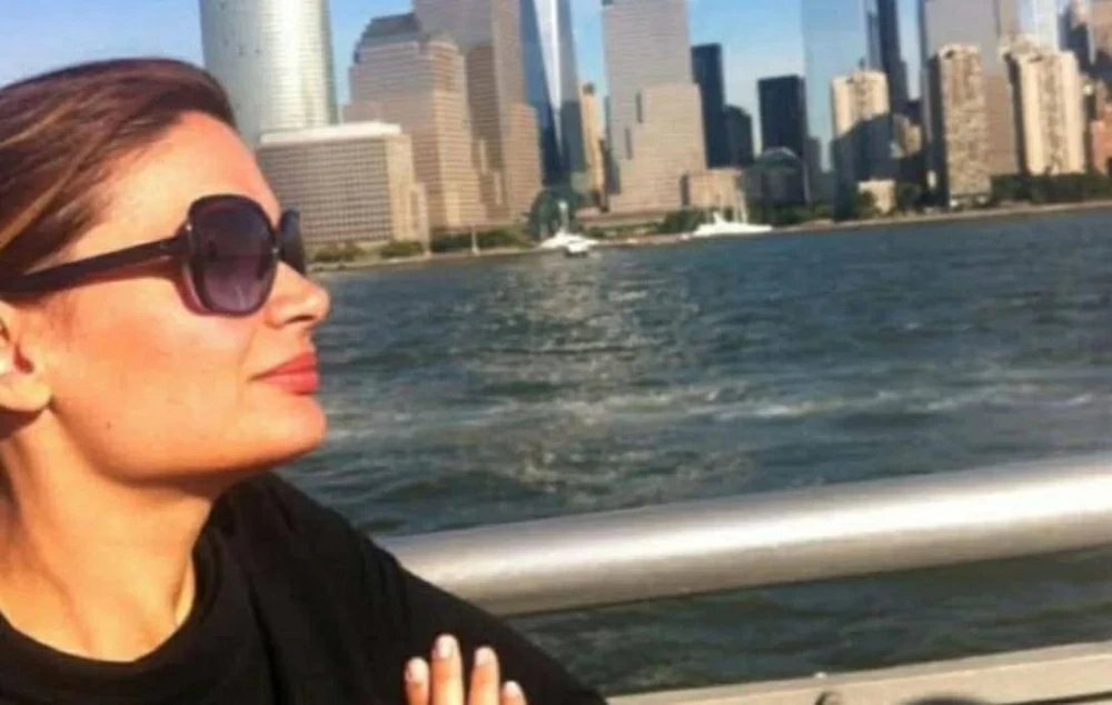 من السيدة اليونانية التي لقيت حتفها في حادثة رئيس الأركان الليبي محمد الحداد؟