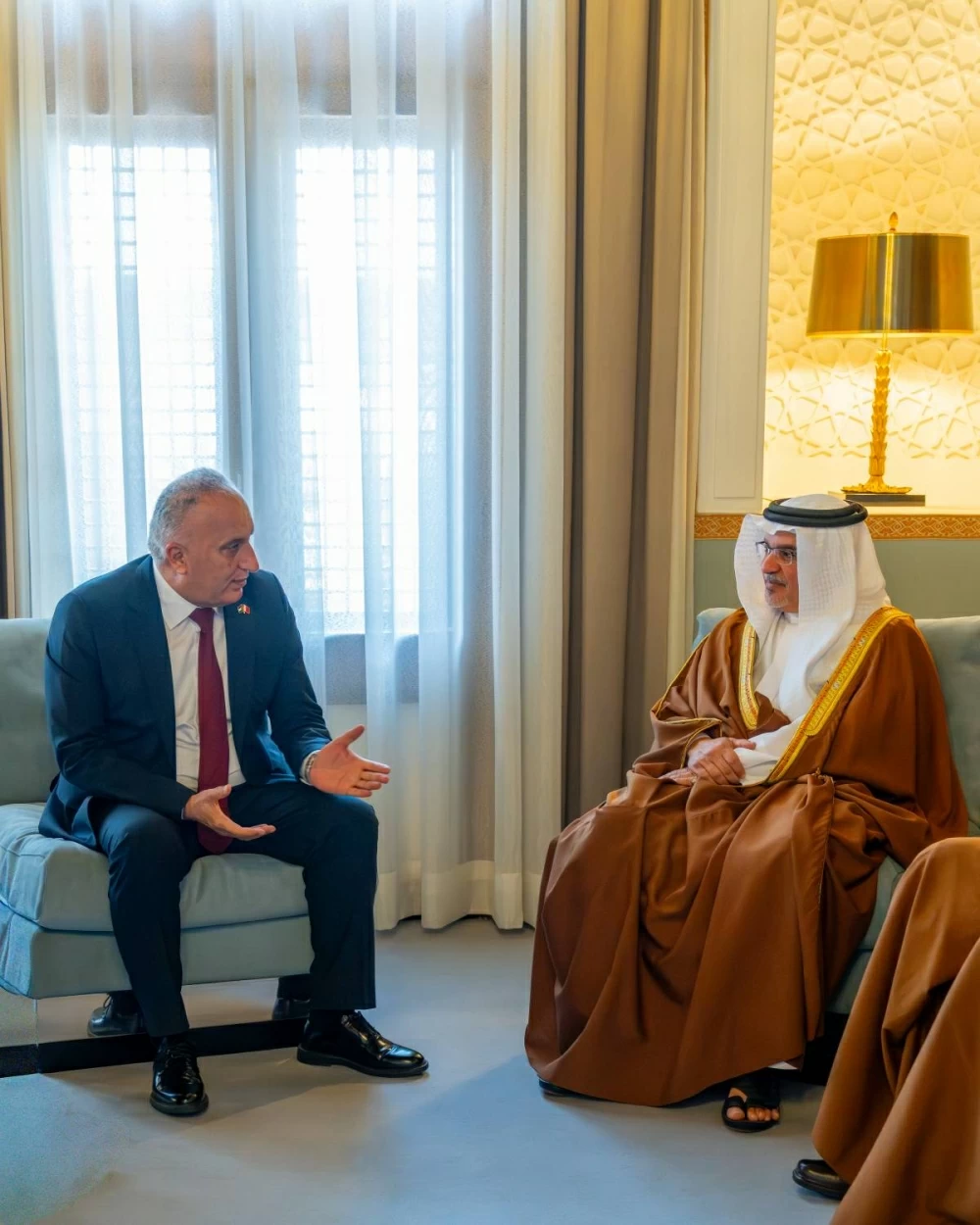 ولي العهد رئيس الوزراء يستقبل سفير فلسطين لدى البحرين بمناسبة تعيينه سفيرًا لبلاده لدى المملكة 
