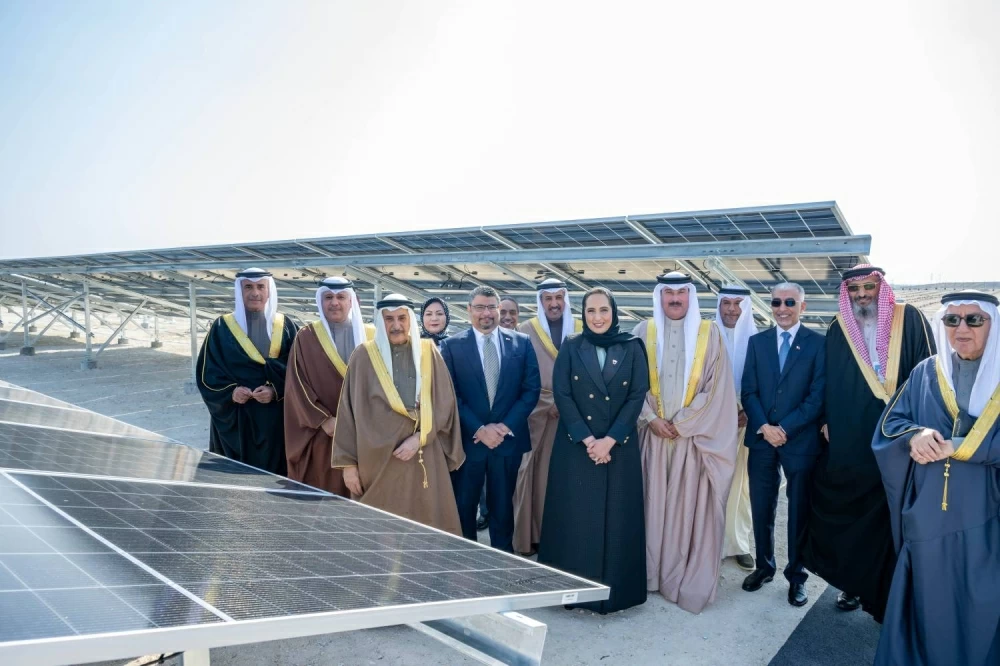 خالد بن عبد الله يضع حجر الأساس لمحطة الدور لإنتاج الكهرباء بالطاقة الشمسية