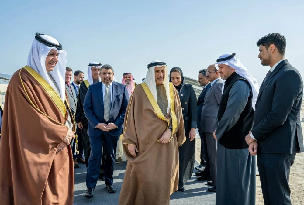 خالد بن عبد الله يضع حجر الأساس لمحطة الدور لإنتاج الكهرباء بالطاقة الشمسية