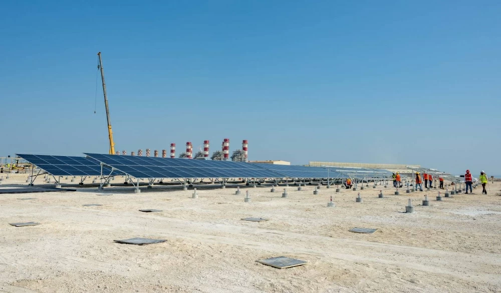 خالد بن عبد الله يضع حجر الأساس لمحطة الدور لإنتاج الكهرباء بالطاقة الشمسية