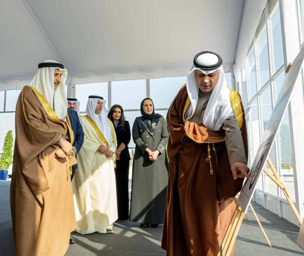 خالد بن عبد الله يضع حجر الأساس لمحطة الدور لإنتاج الكهرباء بالطاقة الشمسية