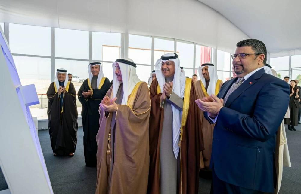 خالد بن عبد الله يضع حجر الأساس لمحطة الدور لإنتاج الكهرباء بالطاقة الشمسية