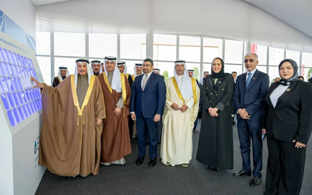 خالد بن عبد الله يضع حجر الأساس لمحطة الدور لإنتاج الكهرباء بالطاقة الشمسية