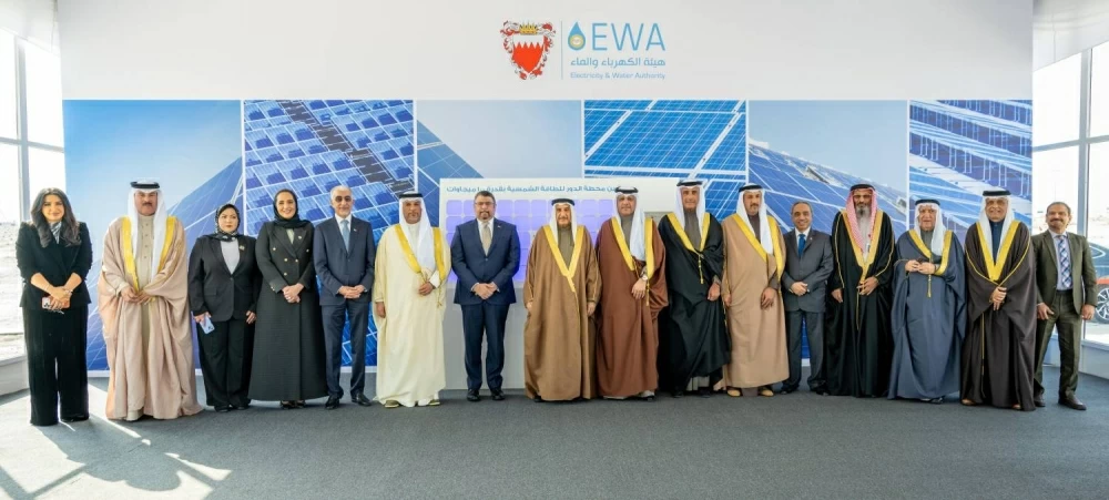 خالد بن عبد الله يضع حجر الأساس لمحطة الدور لإنتاج الكهرباء بالطاقة الشمسية