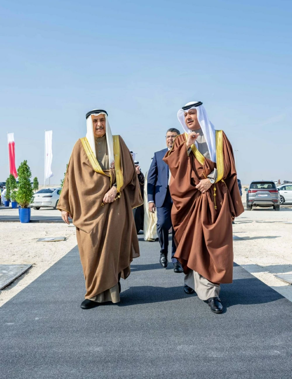 خالد بن عبد الله يضع حجر الأساس لمحطة الدور لإنتاج الكهرباء بالطاقة الشمسية