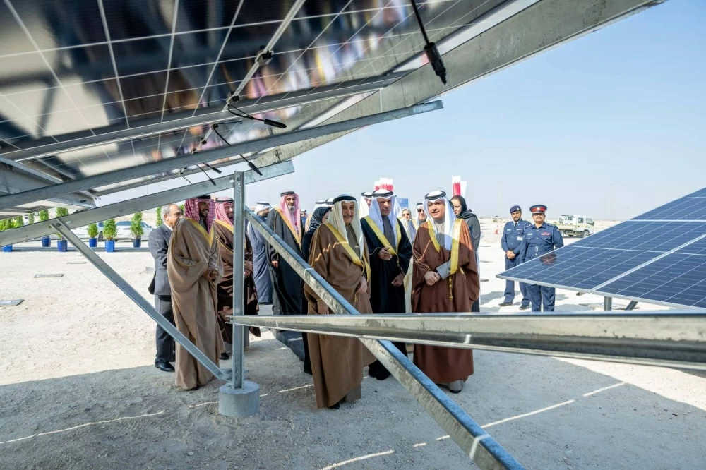 خالد بن عبد الله يضع حجر الأساس لمحطة الدور لإنتاج الكهرباء بالطاقة الشمسية