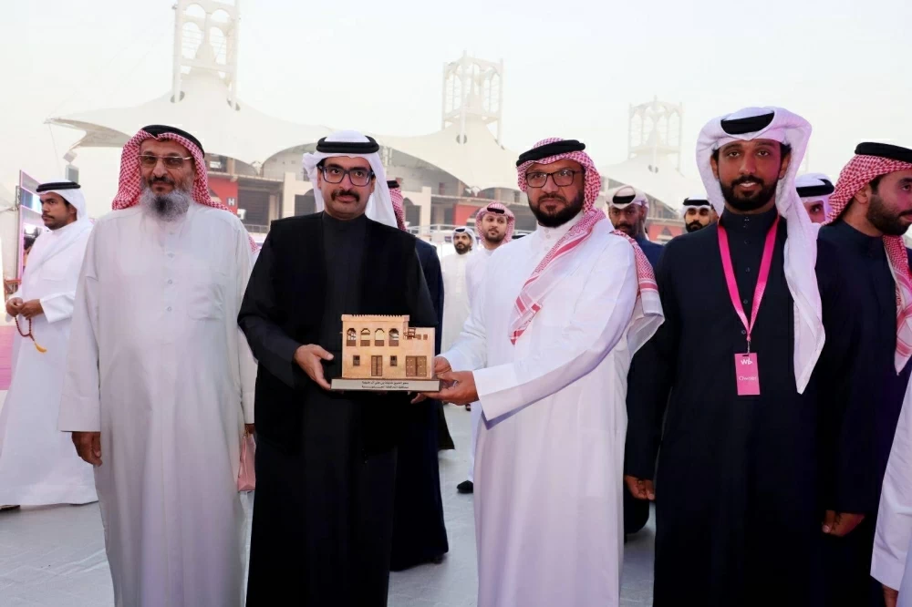 محافظ الجنوبية يفتتح مهرجان "وين وبكم" بنسخته السادسة في حلبة البحرين الدولية