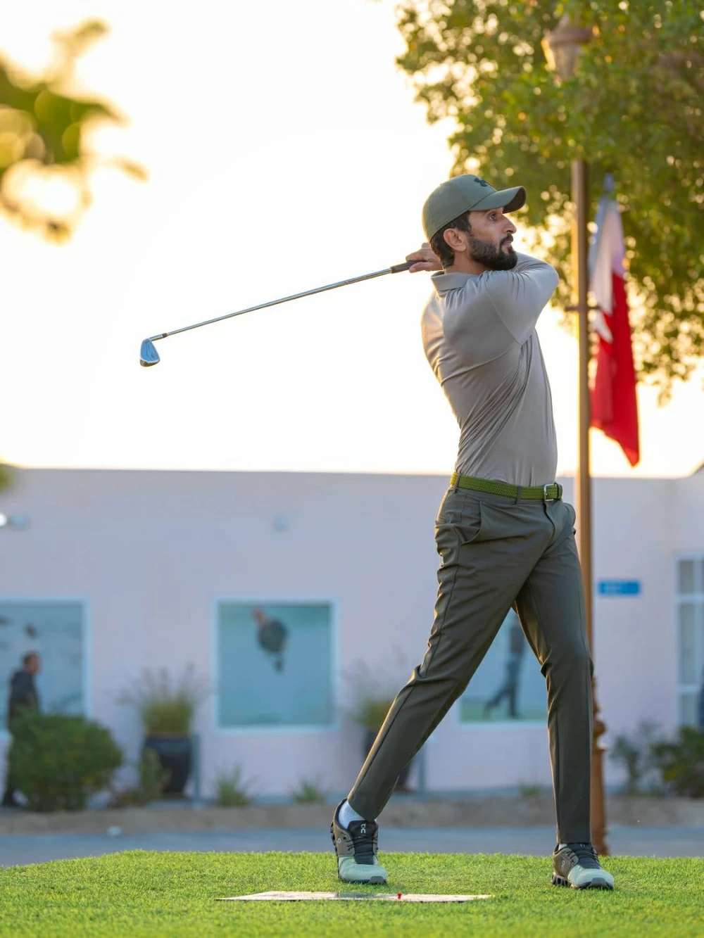 ناصر بن حمد يحرز المركز الأول في بطولة سلاح الجو الملكي للجولف