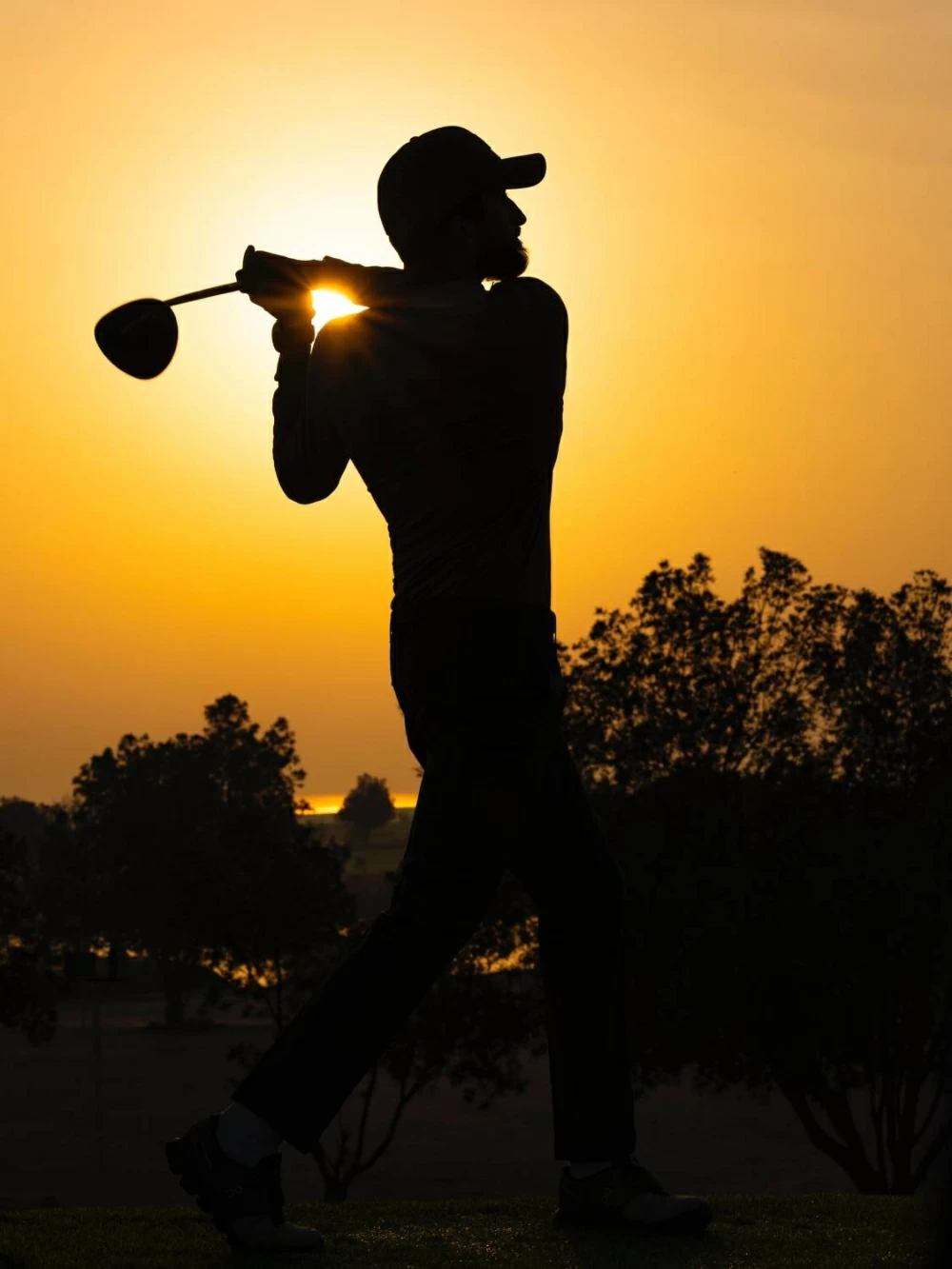 ناصر بن حمد يحرز المركز الأول في بطولة سلاح الجو الملكي للجولف