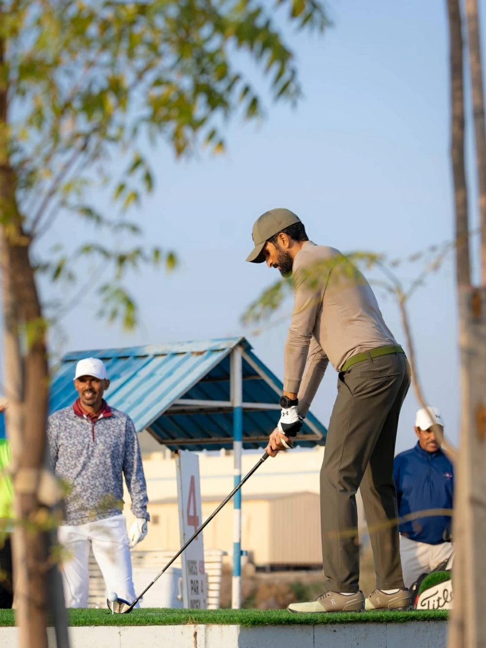 ناصر بن حمد يحرز المركز الأول في بطولة سلاح الجو الملكي للجولف