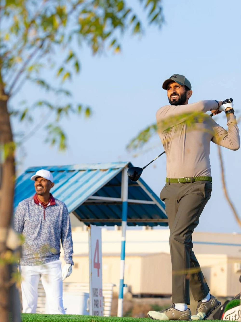 ناصر بن حمد يحرز المركز الأول في بطولة سلاح الجو الملكي للجولف
