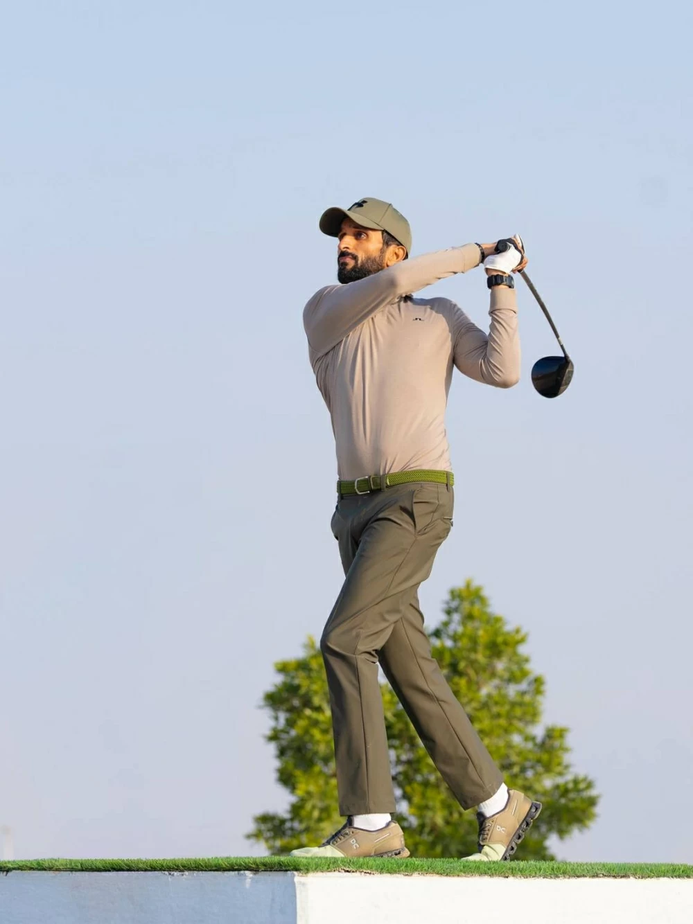 ناصر بن حمد يحرز المركز الأول في بطولة سلاح الجو الملكي للجولف