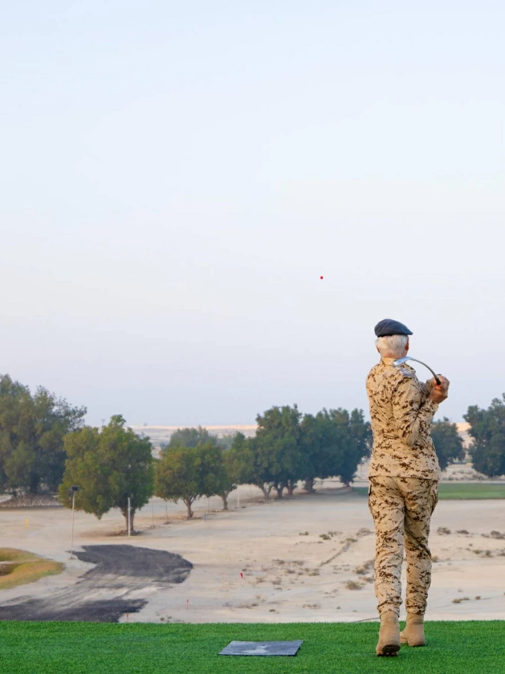 ناصر بن حمد يحرز المركز الأول في بطولة سلاح الجو الملكي للجولف