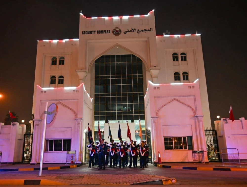 "الداخلية" تنظم طابور شرطة البحرين في محافظة المحرق احتفاءاً بالأعياد الوطنية