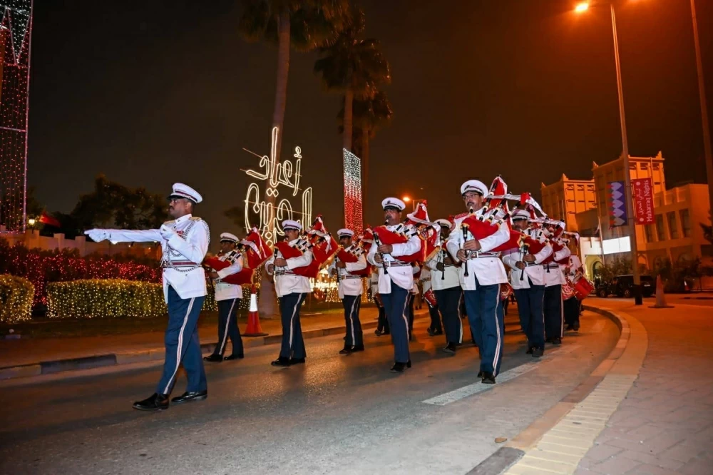 "الداخلية" تنظم طابور شرطة البحرين في محافظة المحرق احتفاءاً بالأعياد الوطنية