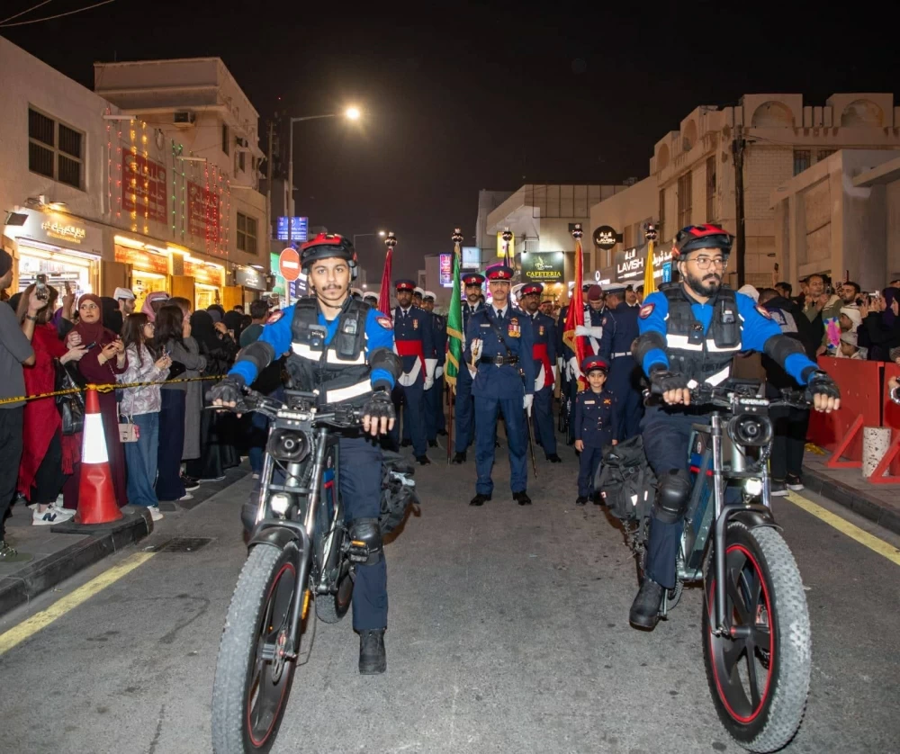 "الداخلية" تنظم طابور شرطة البحرين في محافظة المحرق احتفاءاً بالأعياد الوطنية