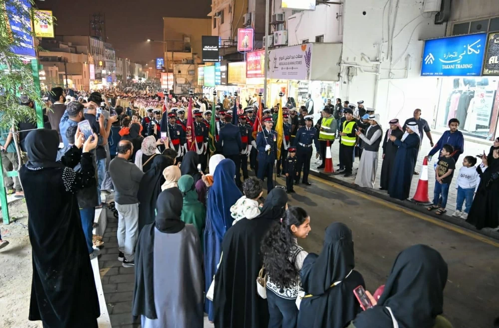 "الداخلية" تنظم طابور شرطة البحرين في محافظة المحرق احتفاءاً بالأعياد الوطنية