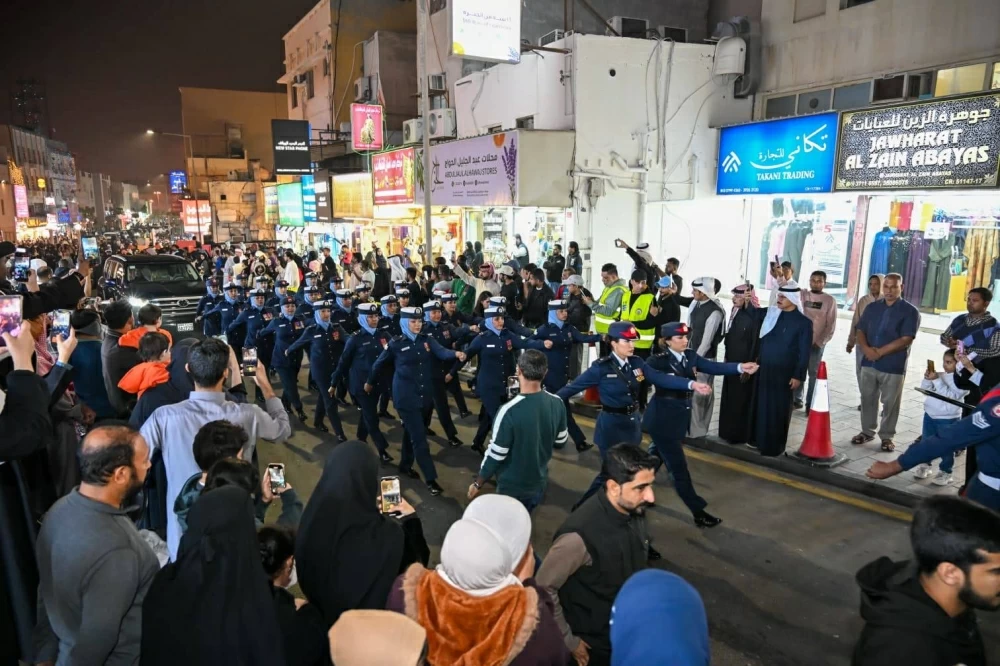 "الداخلية" تنظم طابور شرطة البحرين في محافظة المحرق احتفاءاً بالأعياد الوطنية