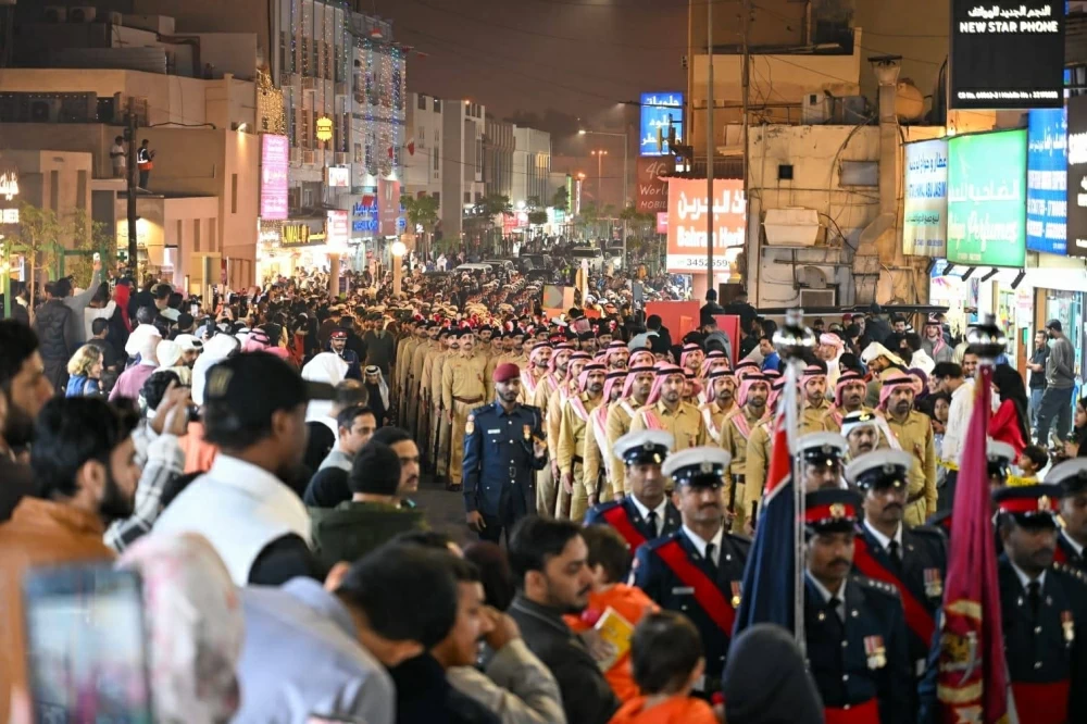 "الداخلية" تنظم طابور شرطة البحرين في محافظة المحرق احتفاءاً بالأعياد الوطنية