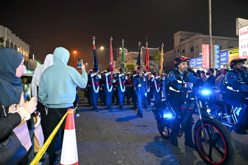 "الداخلية" تنظم طابور شرطة البحرين في محافظة المحرق احتفاءاً بالأعياد الوطنية