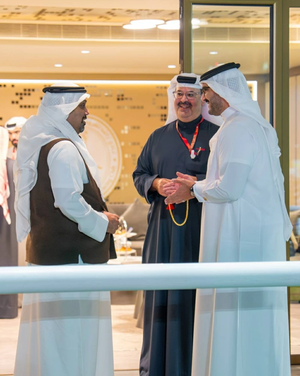 ناصر وخالد بن حمد وعيسى بن سلمان يشهدون السباق الـ11 للخيل على كؤوس &laquo;ألبا&raquo;