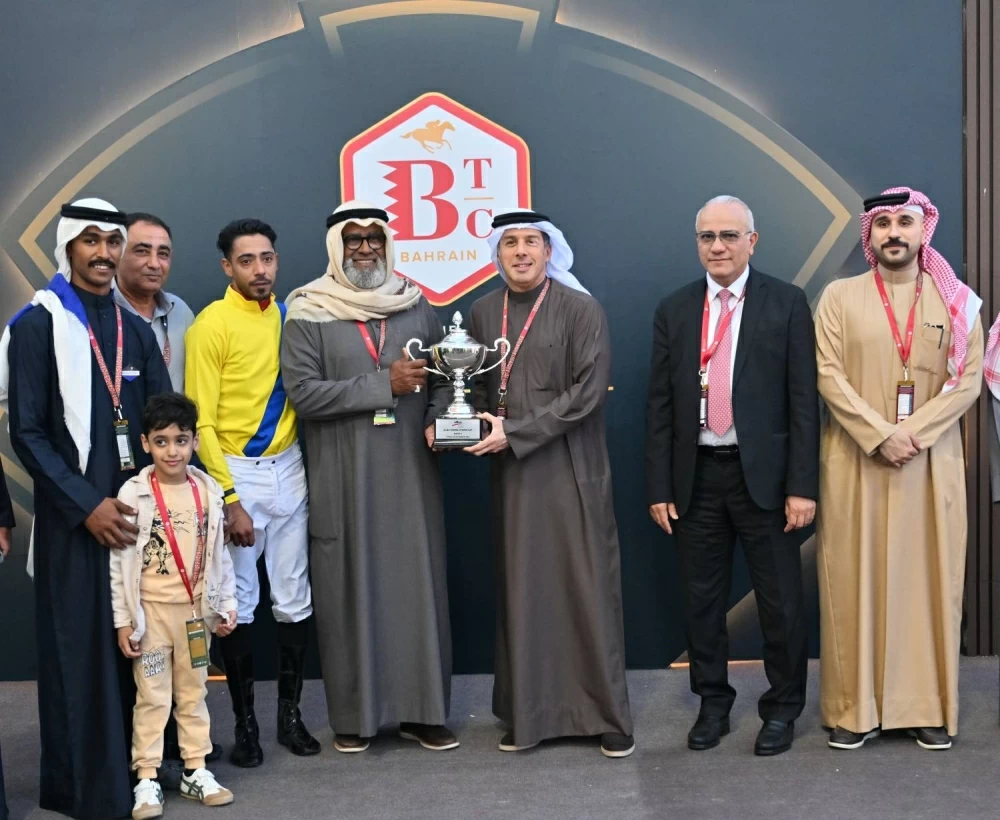 ناصر وخالد بن حمد وعيسى بن سلمان يشهدون السباق الـ11 للخيل على كؤوس &laquo;ألبا&raquo;