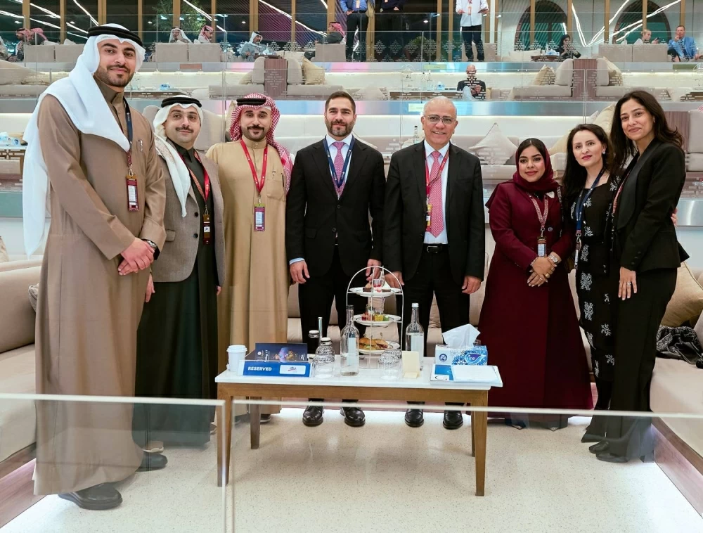 ناصر وخالد بن حمد وعيسى بن سلمان يشهدون السباق الـ11 للخيل على كؤوس &laquo;ألبا&raquo;