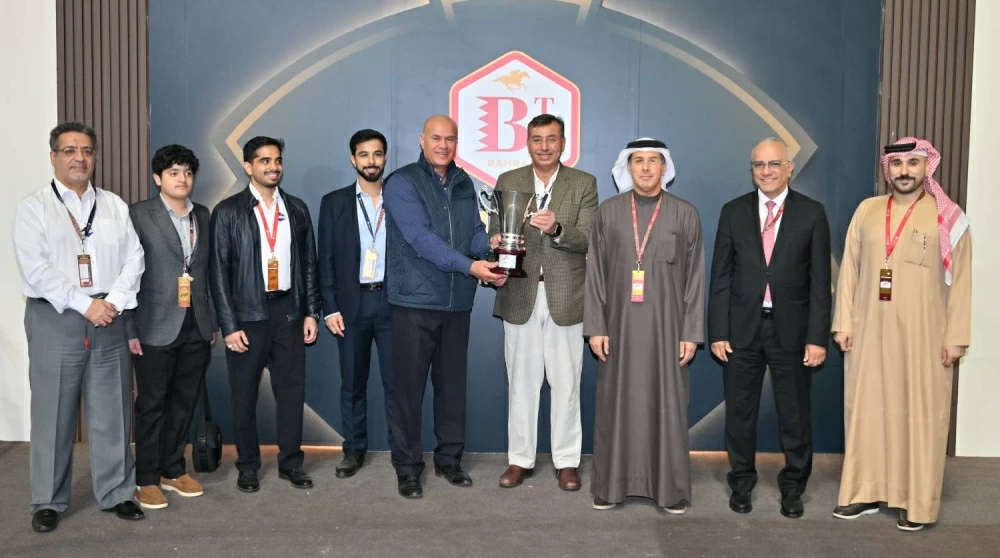 ناصر وخالد بن حمد وعيسى بن سلمان يشهدون السباق الـ11 للخيل على كؤوس &laquo;ألبا&raquo;