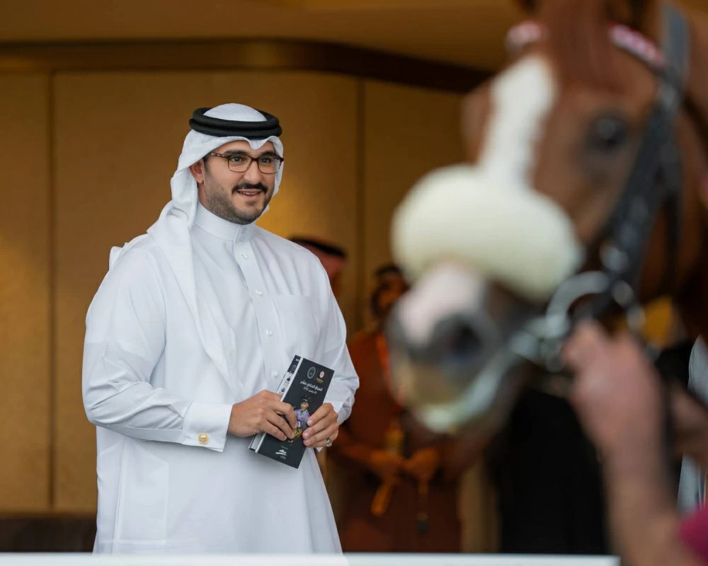 ناصر وخالد بن حمد وعيسى بن سلمان يشهدون السباق الـ11 للخيل على كؤوس «ألبا» 