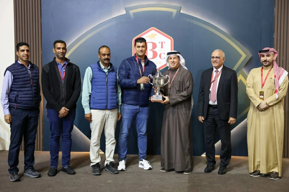 ناصر وخالد بن حمد وعيسى بن سلمان يشهدون السباق الـ11 للخيل على كؤوس &laquo;ألبا&raquo;