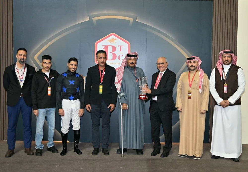 ناصر وخالد بن حمد وعيسى بن سلمان يشهدون السباق الـ11 للخيل على كؤوس &laquo;ألبا&raquo;