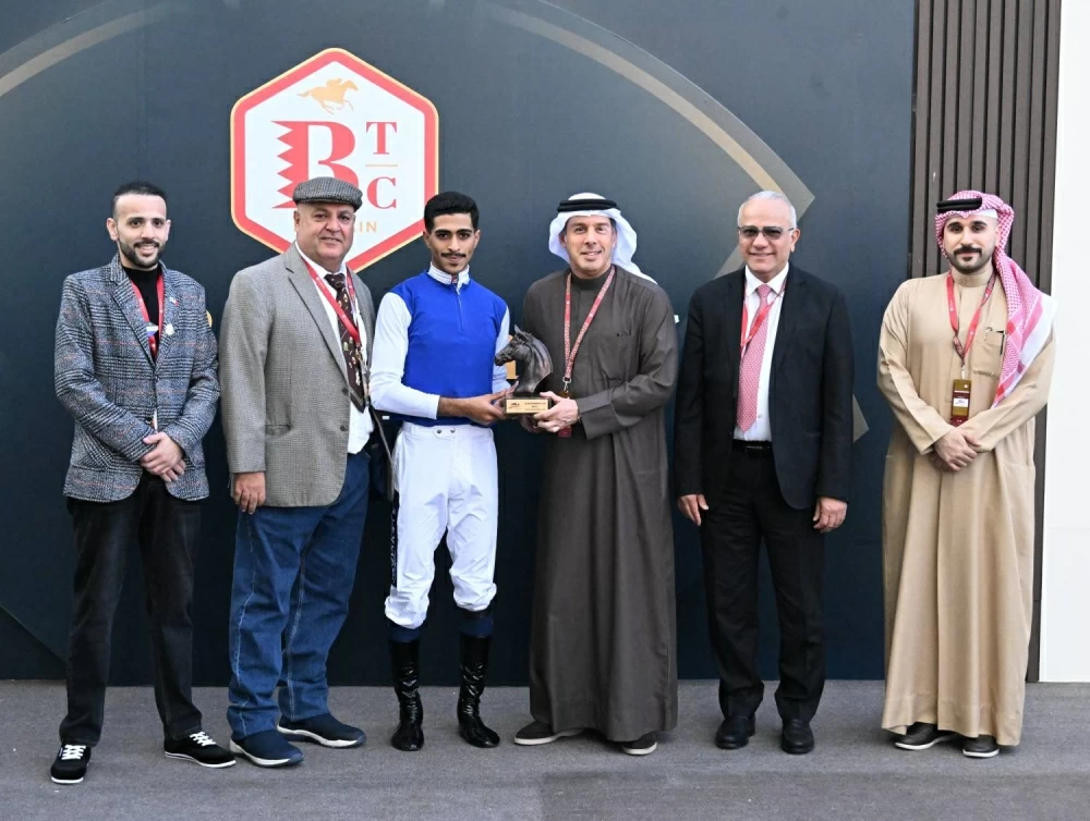 ناصر وخالد بن حمد وعيسى بن سلمان يشهدون السباق الـ11 للخيل على كؤوس &laquo;ألبا&raquo;