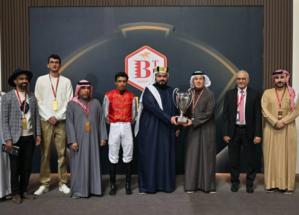 ناصر وخالد بن حمد وعيسى بن سلمان يشهدون السباق الـ11 للخيل على كؤوس &laquo;ألبا&raquo;