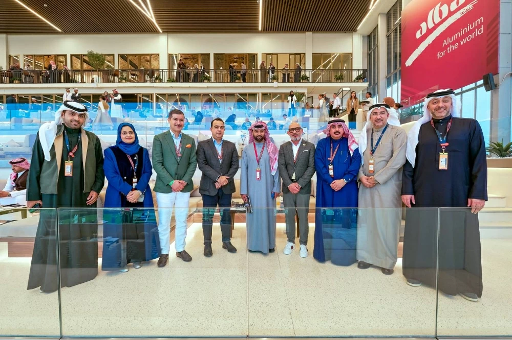 ناصر وخالد بن حمد وعيسى بن سلمان يشهدون السباق الـ11 للخيل على كؤوس &laquo;ألبا&raquo;