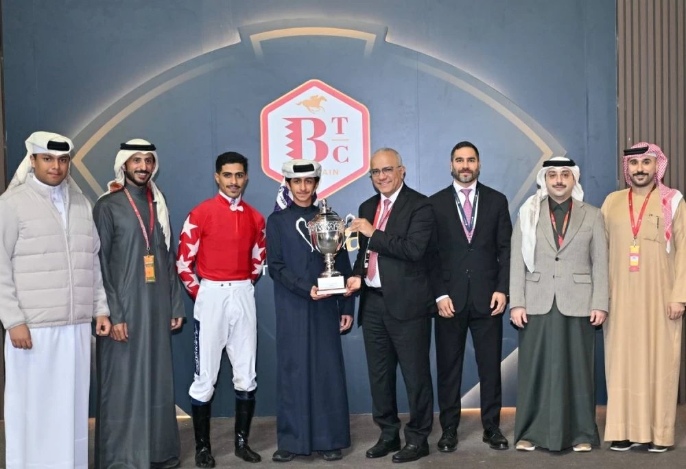 ناصر وخالد بن حمد وعيسى بن سلمان يشهدون السباق الـ11 للخيل على كؤوس &laquo;ألبا&raquo;