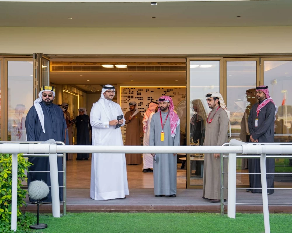 ناصر وخالد بن حمد وعيسى بن سلمان يشهدون السباق الـ11 للخيل على كؤوس &laquo;ألبا&raquo;