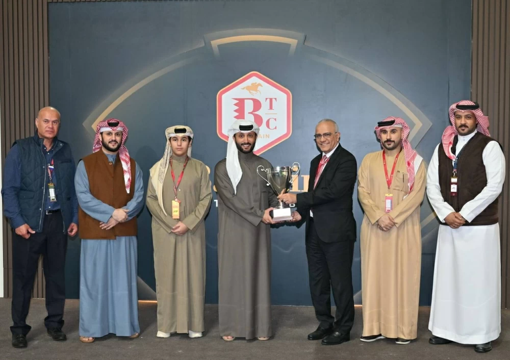 ناصر وخالد بن حمد وعيسى بن سلمان يشهدون السباق الـ11 للخيل على كؤوس &laquo;ألبا&raquo;