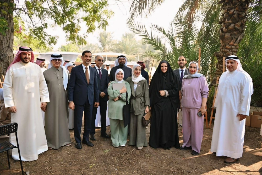 وزير البلديات يقوم بزيارة ميدانية لسوق المزارعين البحرينيين بمشاركة عدد من الوزراء والمسؤولين